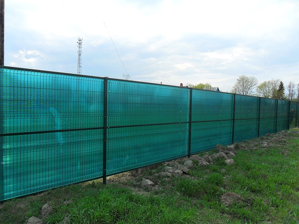 Забор из поликарбоната – идеальный вариант для ограждения объектов